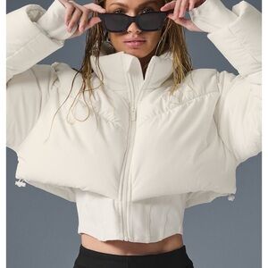 Cropped Puffer Jacket in Off-White - Women's Puffers & Coats